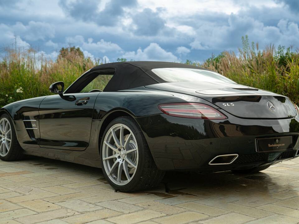 Image 15/50 of Mercedes-Benz SLS AMG Roadster (2011)