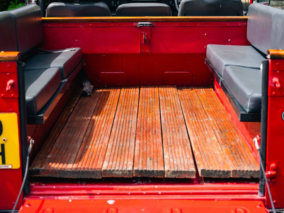 Image 12/19 of Land Rover 110 (1988)