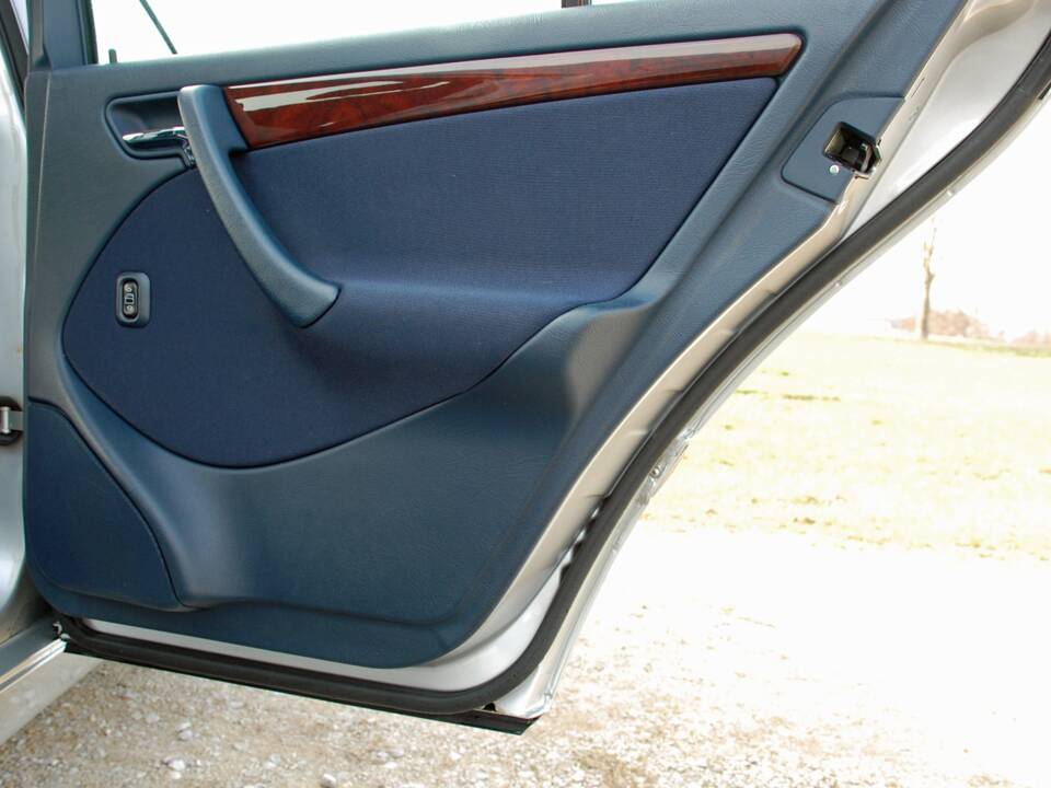 Bild 20/40 von Mercedes-Benz C 200 Kompressor (1997)