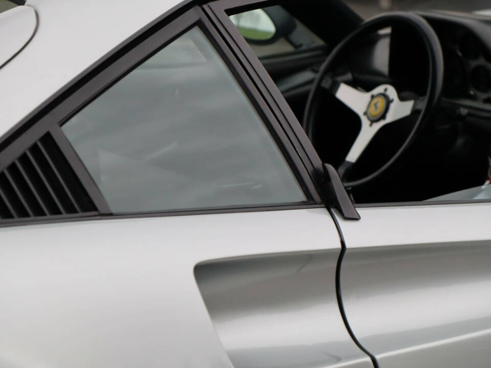 Image 19/50 of Ferrari 308 GTB (1977)