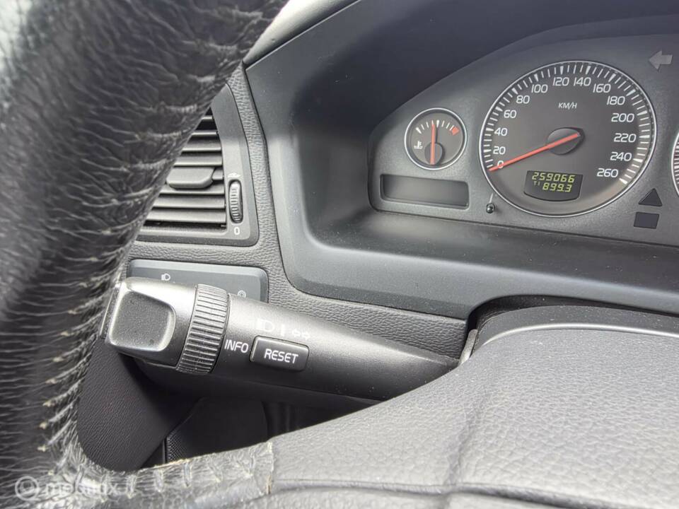 Immagine 21/40 di Volvo V 70 2.4 (2006)