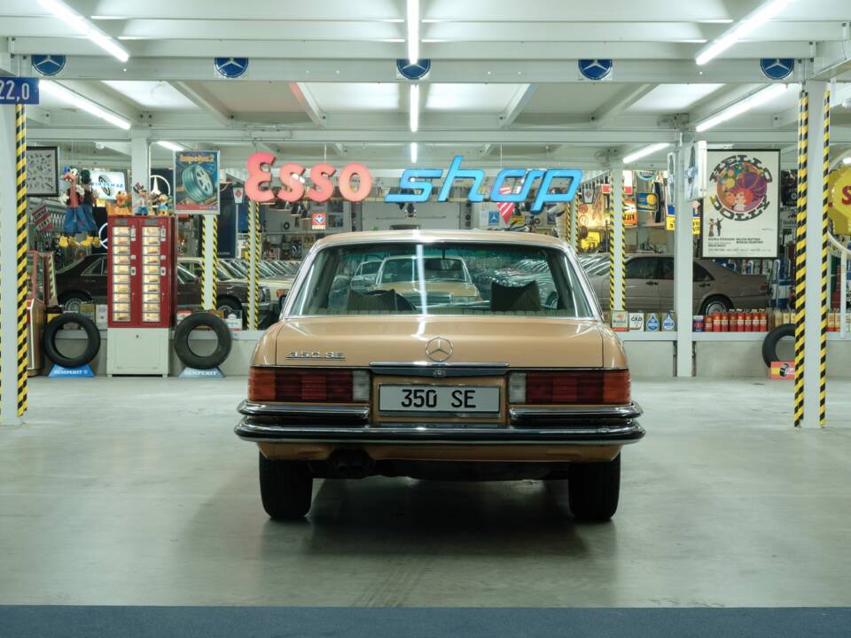 Image 10/50 de Mercedes-Benz 350 SE (1973)