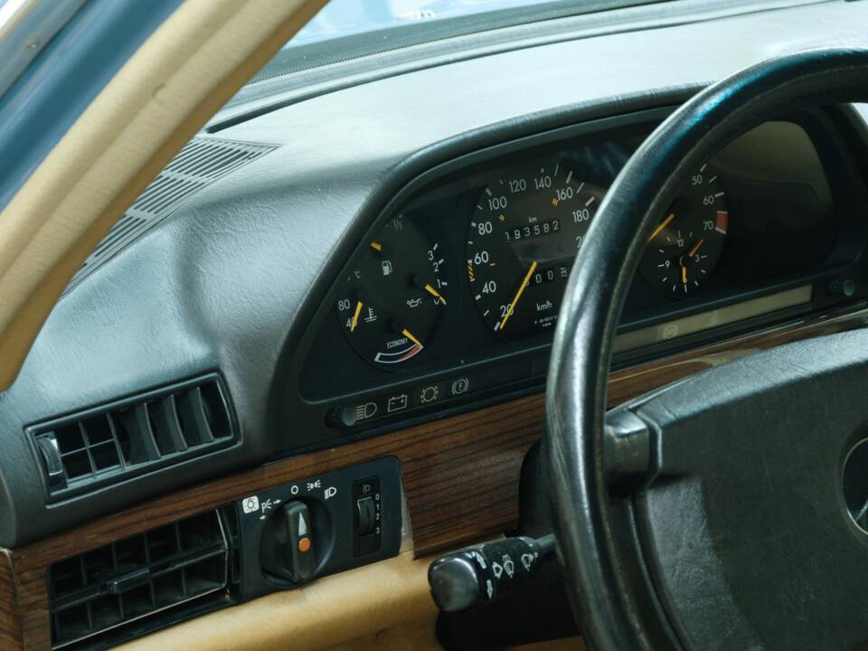 Bild 45/50 von Mercedes-Benz 280 SE (1983)
