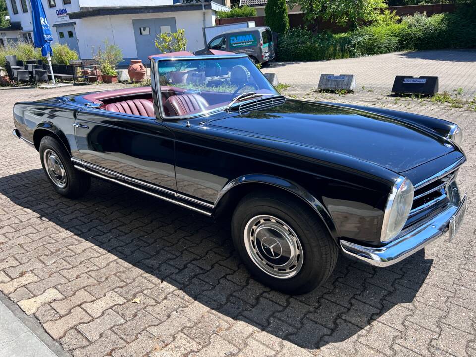 Image 29/36 of Mercedes-Benz 280 SL (1970)
