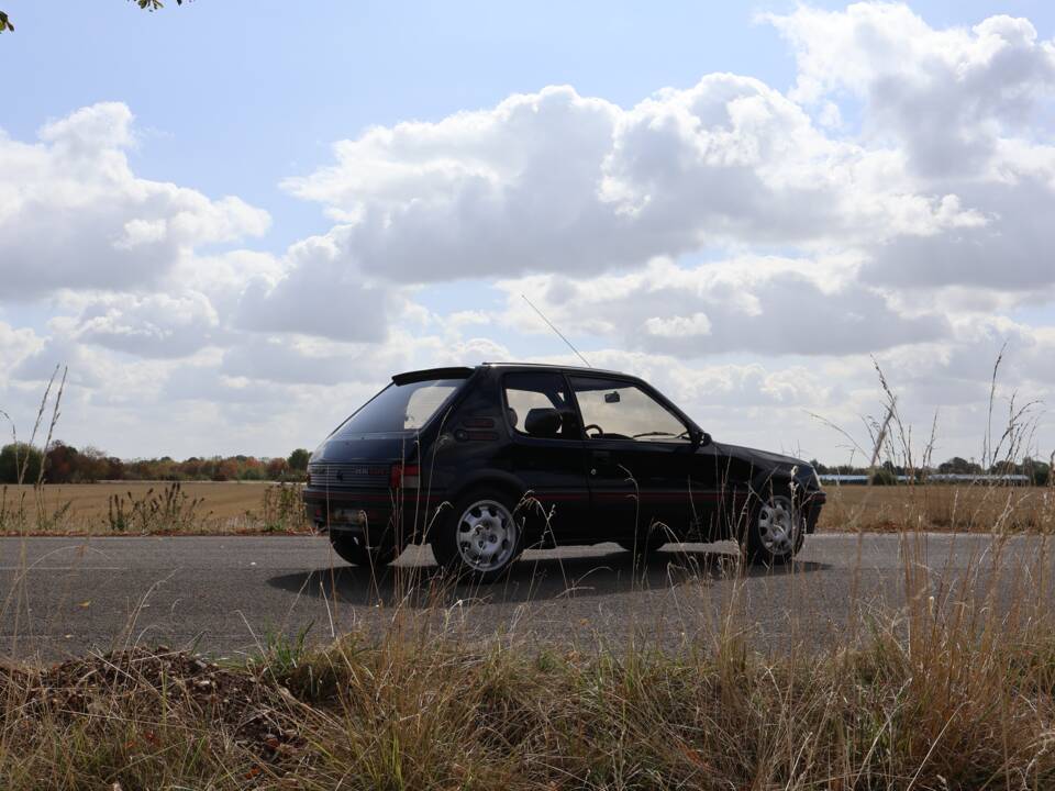 Obraz 15/56 pojazdu Peugeot 205 GTi 1.9 (1991)