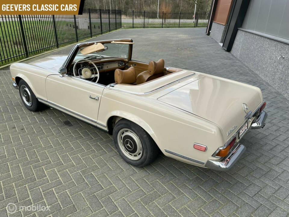 Image 13/20 of Mercedes-Benz 280 SL (1970)