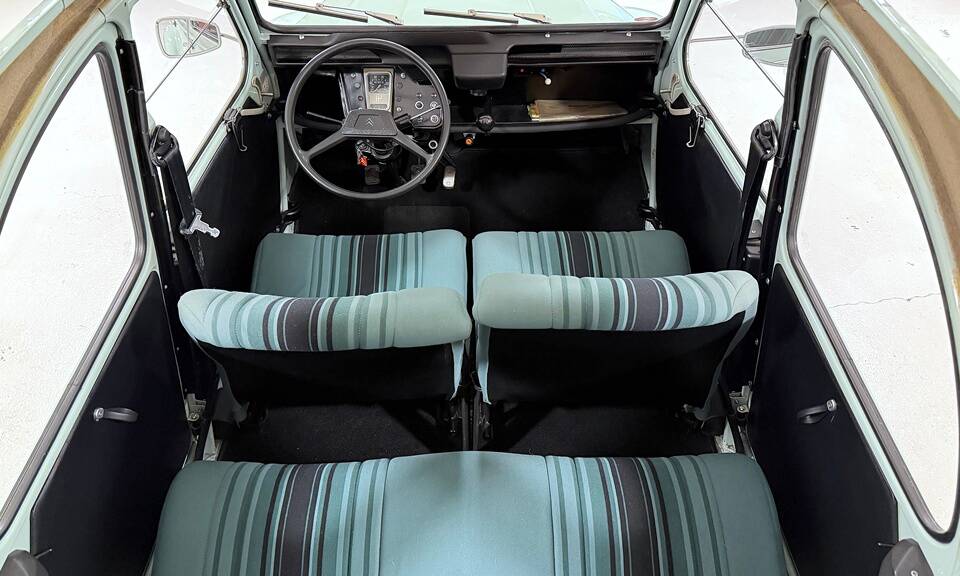 Image 17/38 of Citroën 2 CV 6 (1982)
