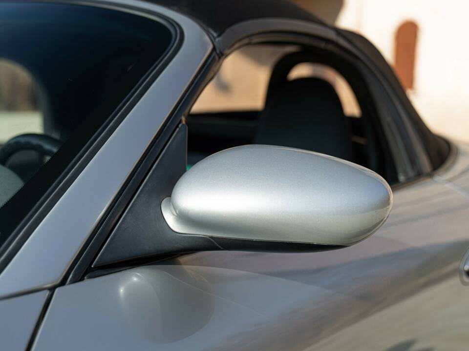 Image 22/50 of Porsche Boxster (1997)