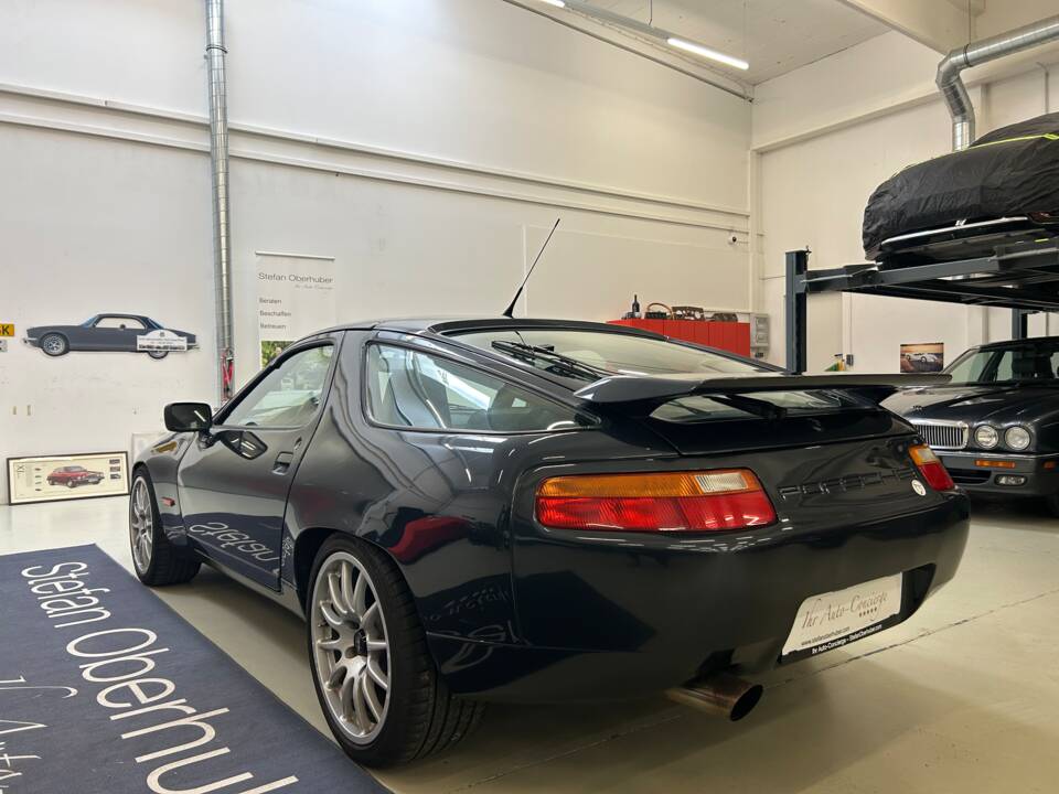 Image 8/63 of Porsche 928 GT (1989)