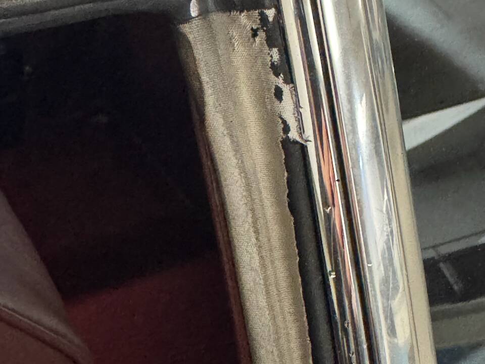 Image 15/16 of Mercedes-Benz 560 SL (1988)