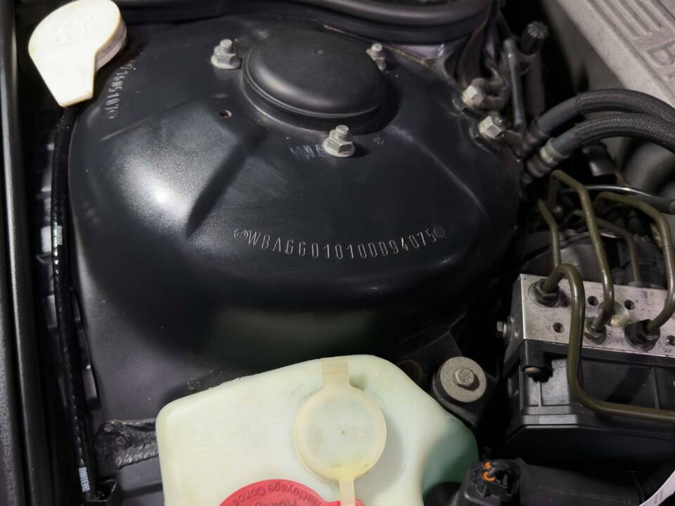 Image 6/41 of BMW 750i (2000)