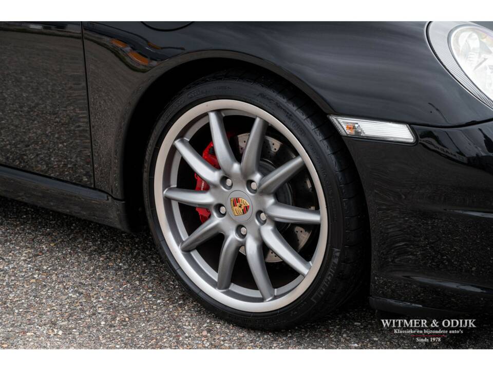 Image 22/32 of Porsche 911 Carrera S (2005)