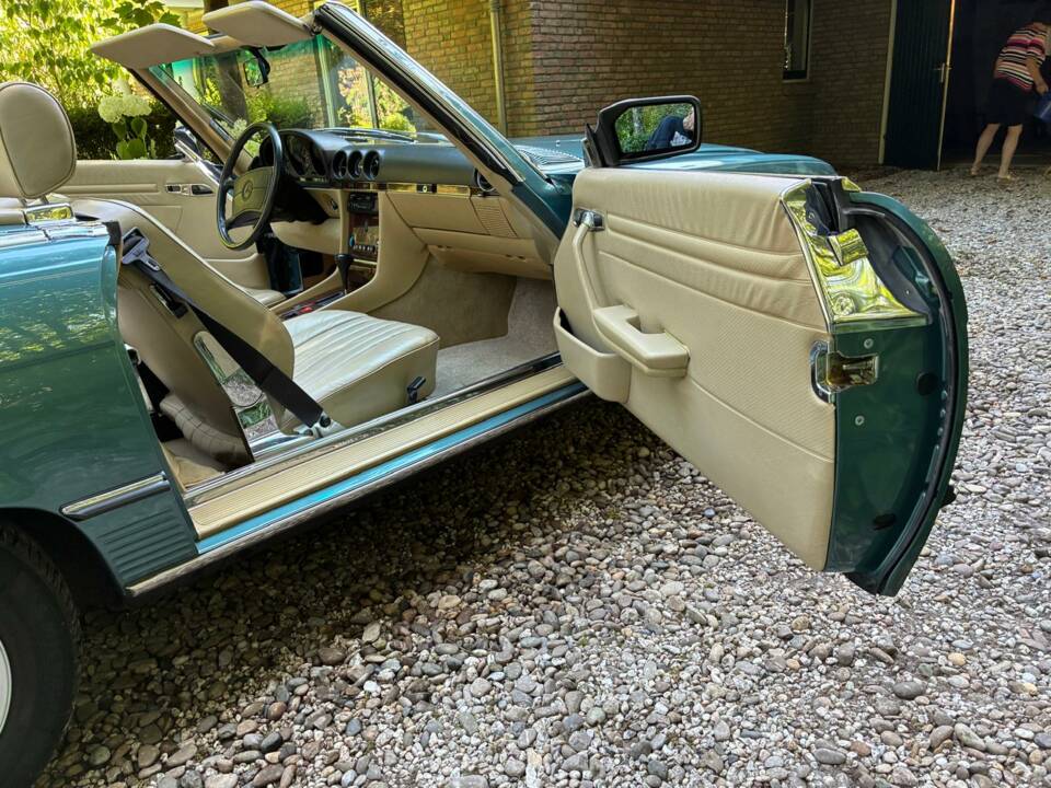 Image 20/30 of Mercedes-Benz 560 SL (1988)