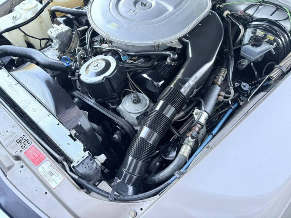 Image 42/50 of Mercedes-Benz 560 SL (1987)