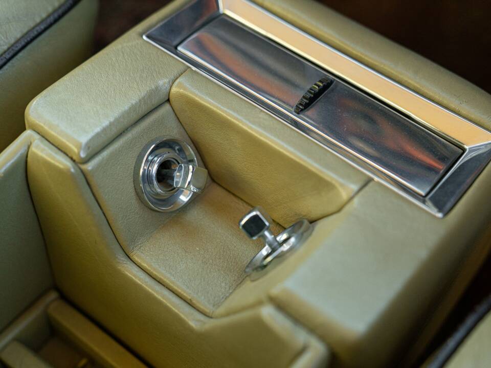 Image 48/50 of Rolls-Royce Silver Shadow II (1979)