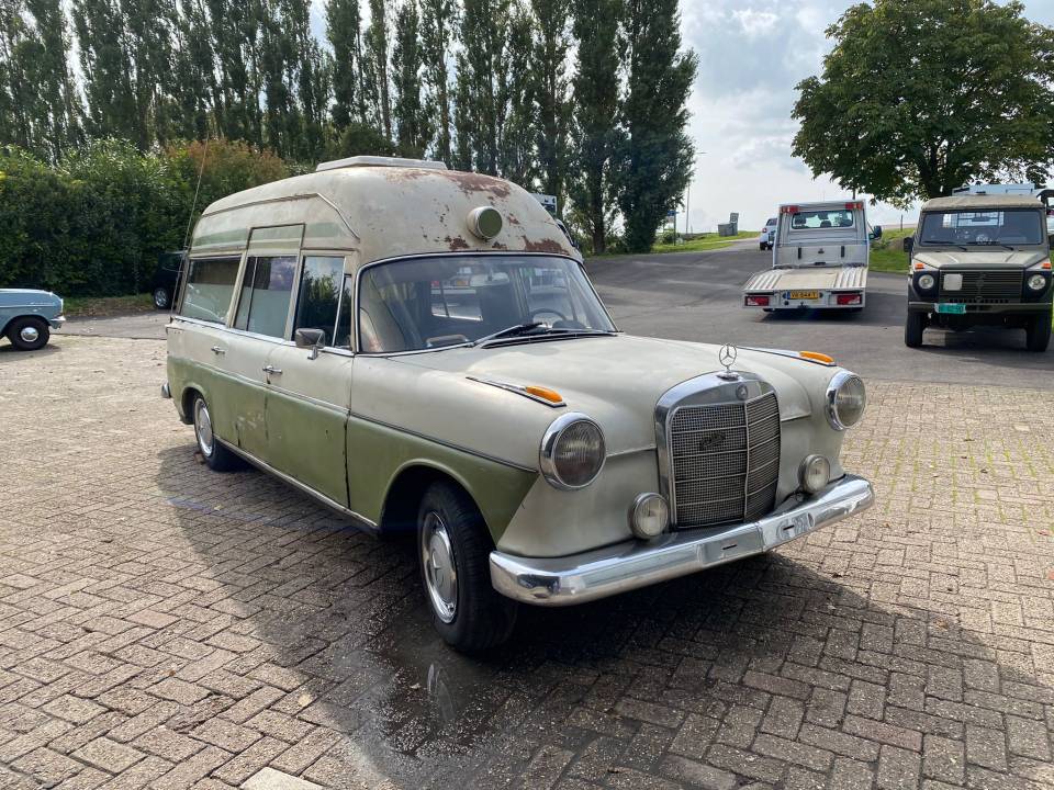 Imagen 18/26 de Mercedes-Benz 200 D Universal (1966)