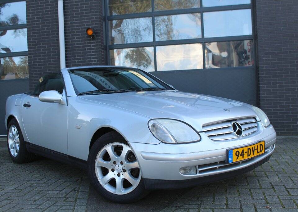 Image 1/8 de Mercedes-Benz SLK 200 Kompressor (2000)
