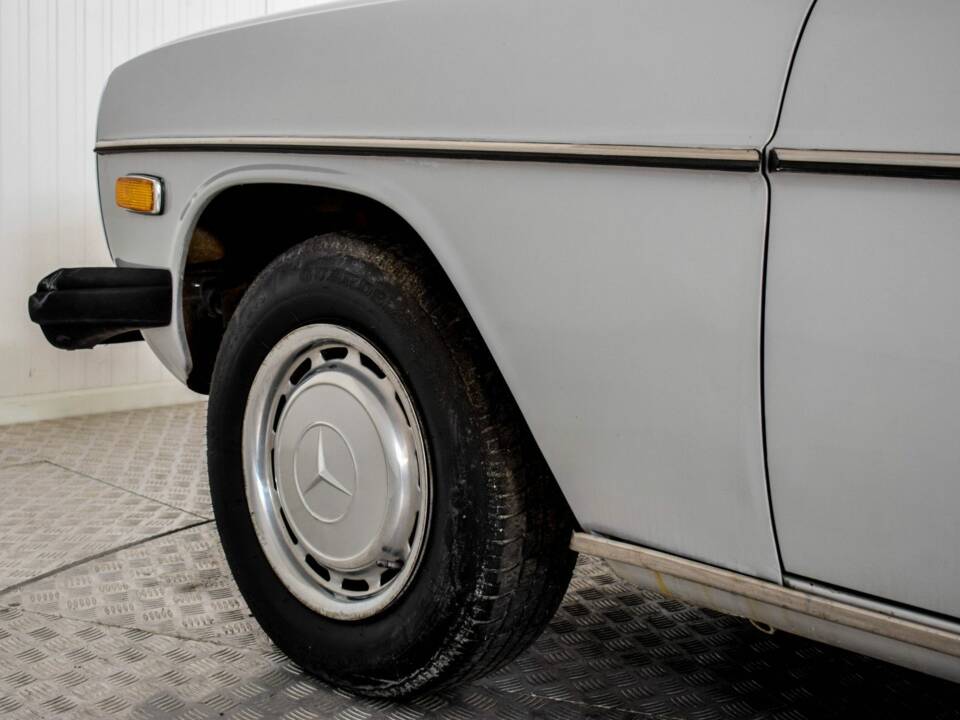 Image 33/50 of Mercedes-Benz 240 D (1976)