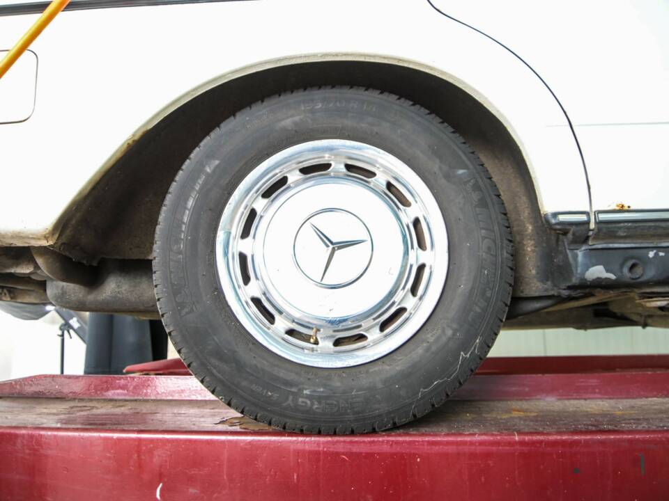 Bild 50/50 von Mercedes-Benz 300 D (1983)