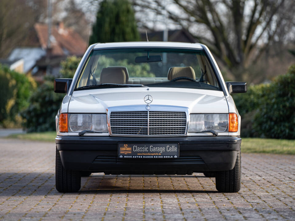 Image 6/42 de Mercedes-Benz 190 E (1984)