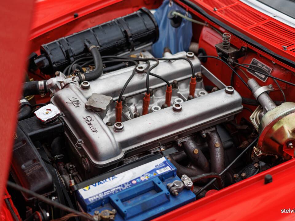 Image 40/44 of Alfa Romeo 1750 Spider Veloce (1969)
