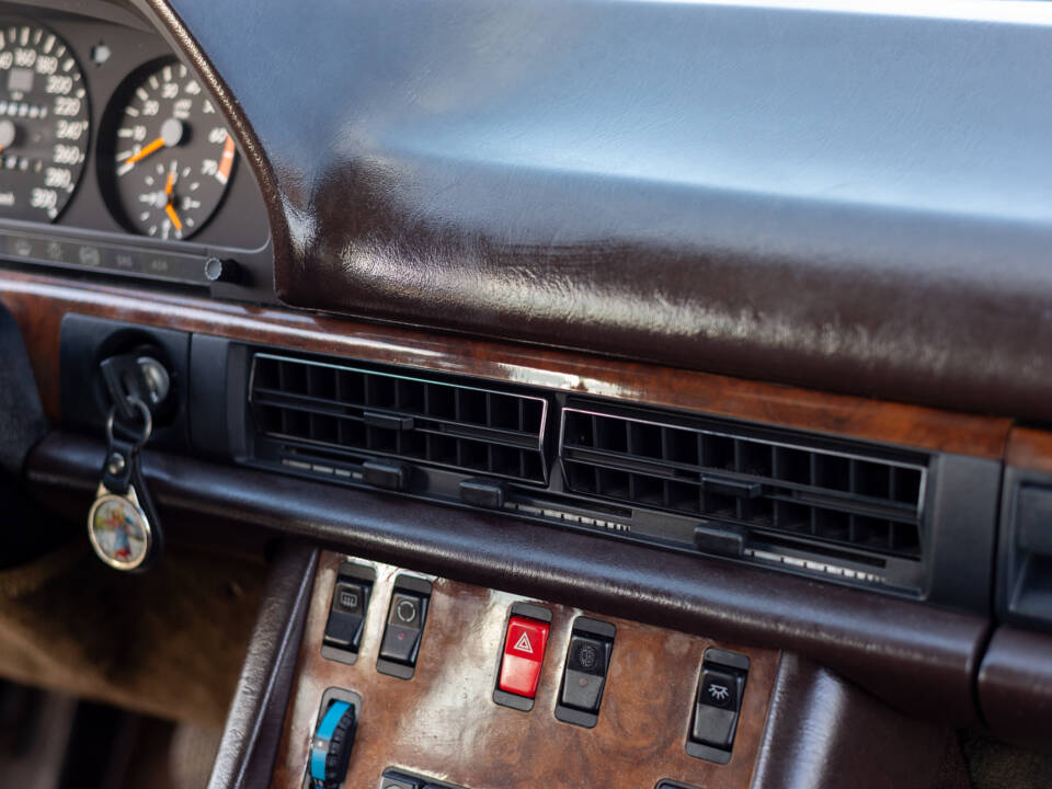 Image 59/95 of Mercedes-Benz 560 SEC (1985)