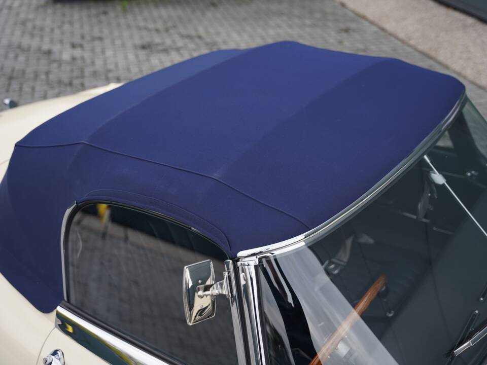 Imagen 43/50 de Jaguar E-Type (1969)