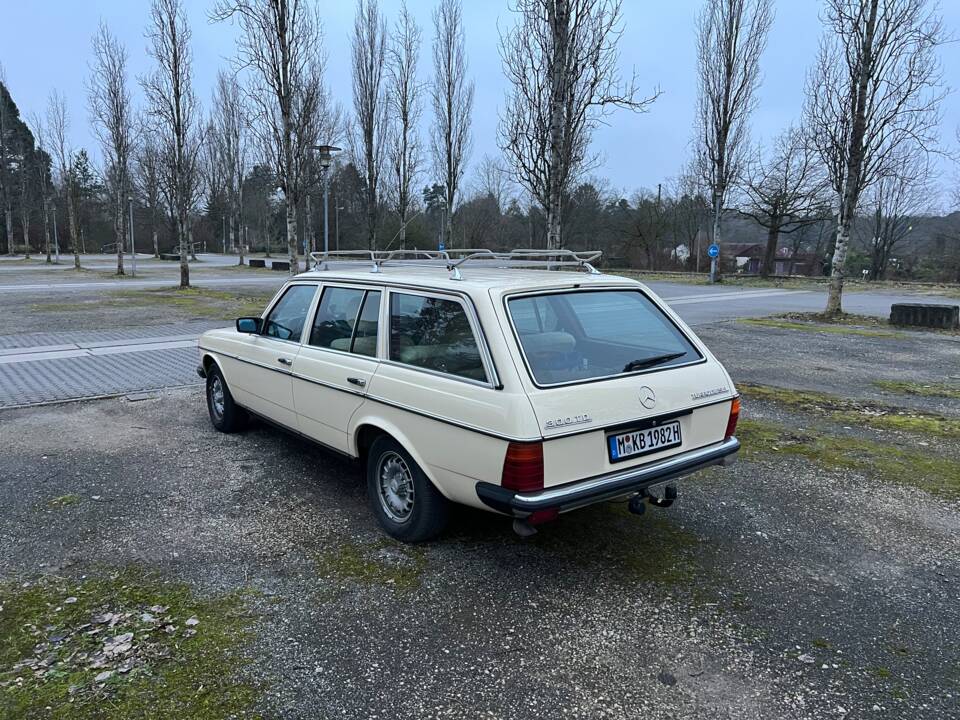 Image 35/36 of Mercedes-Benz 300 TD Turbodiesel (1982)