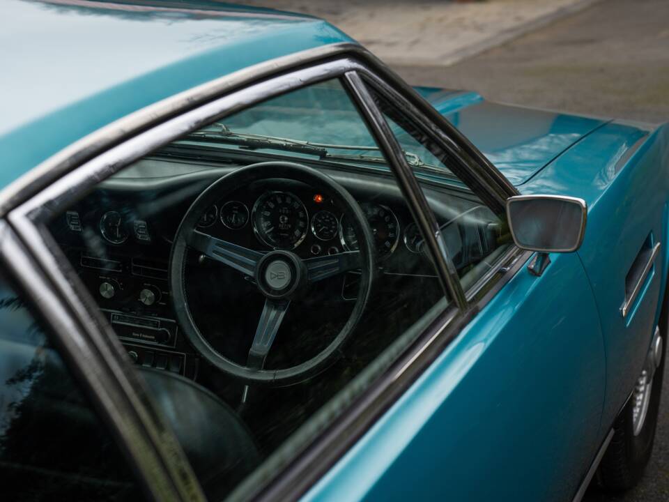 Afbeelding 50/50 van Aston Martin DBS V8 (1972)