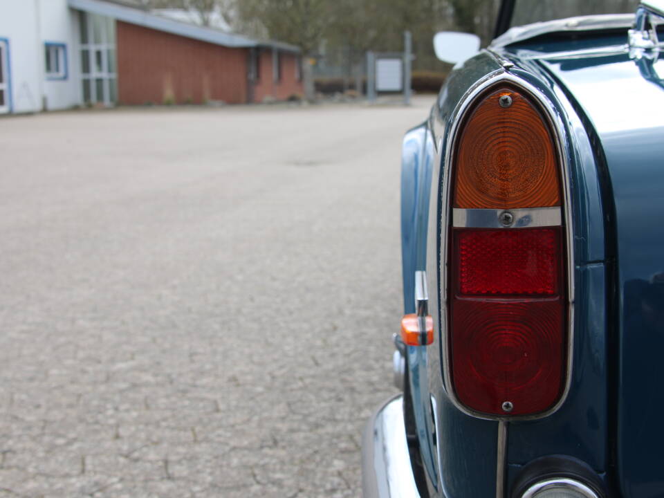 Image 24/74 of Triumph TR 250 (1968)