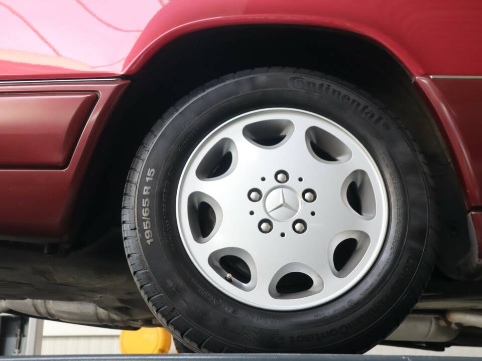 Image 50/50 of Mercedes-Benz E 220 (1994)