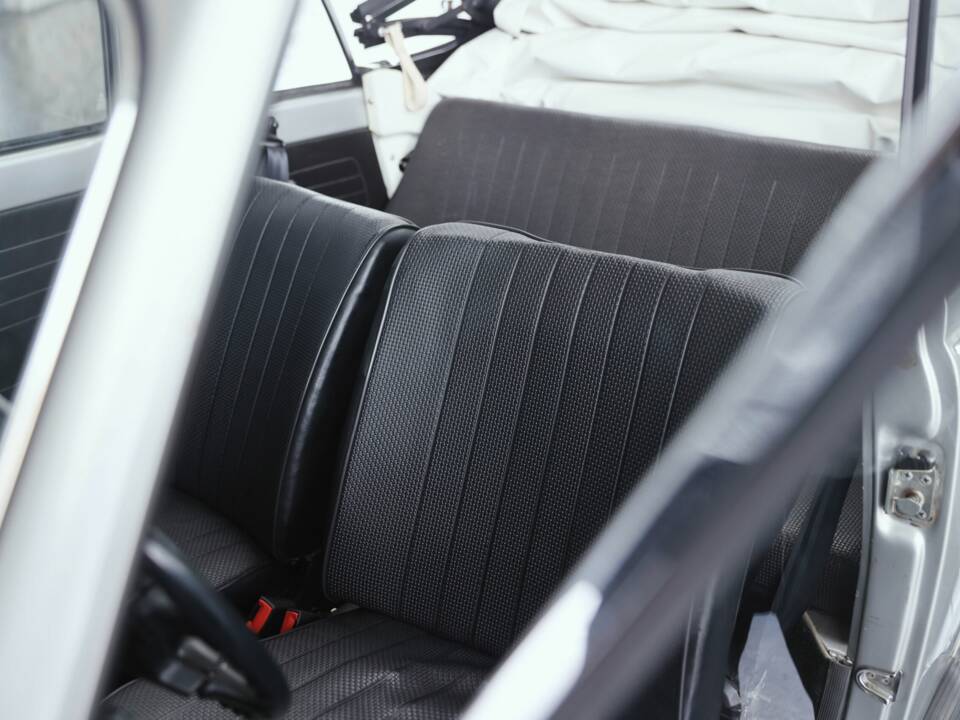 Image 21/37 of Volkswagen Beetle 1302 (1971)