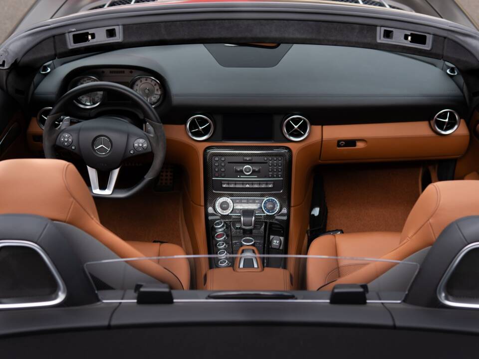 Image 26/45 of Mercedes-Benz SLS AMG Roadster (2012)