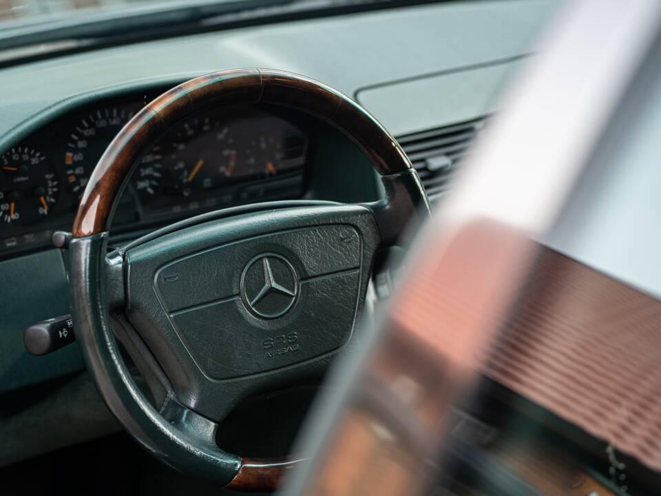 Image 26/54 of Mercedes-Benz 500 SEL (1992)