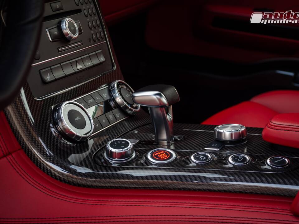 Afbeelding 17/18 van Mercedes-Benz SLS AMG (2011)