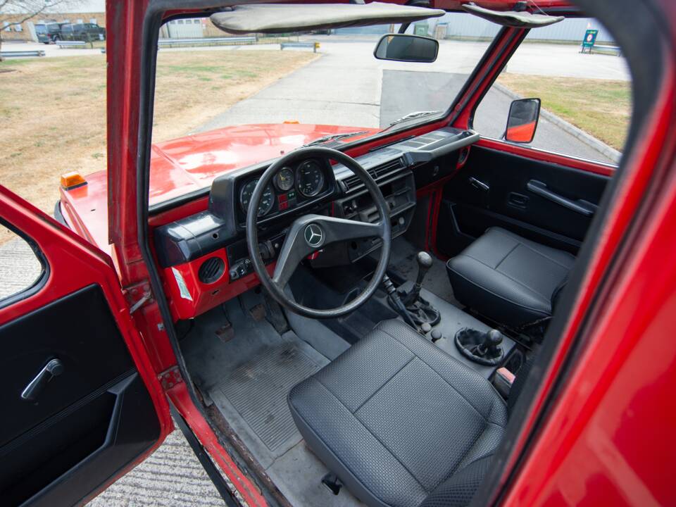 Immagine 9/42 di Mercedes-Benz 240 GD (SWB) (1979)