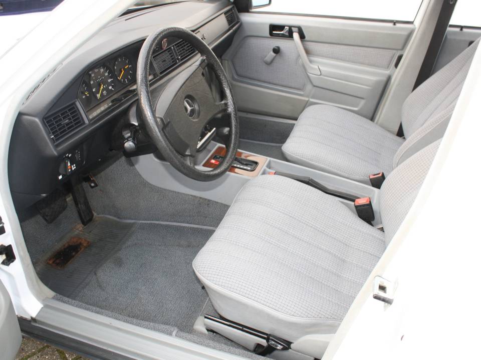 Bild 3/11 von Mercedes-Benz 190 D (1986)