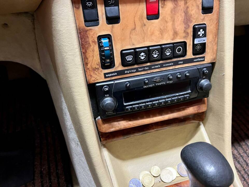 Image 13/30 of Mercedes-Benz 380 SE (1985)