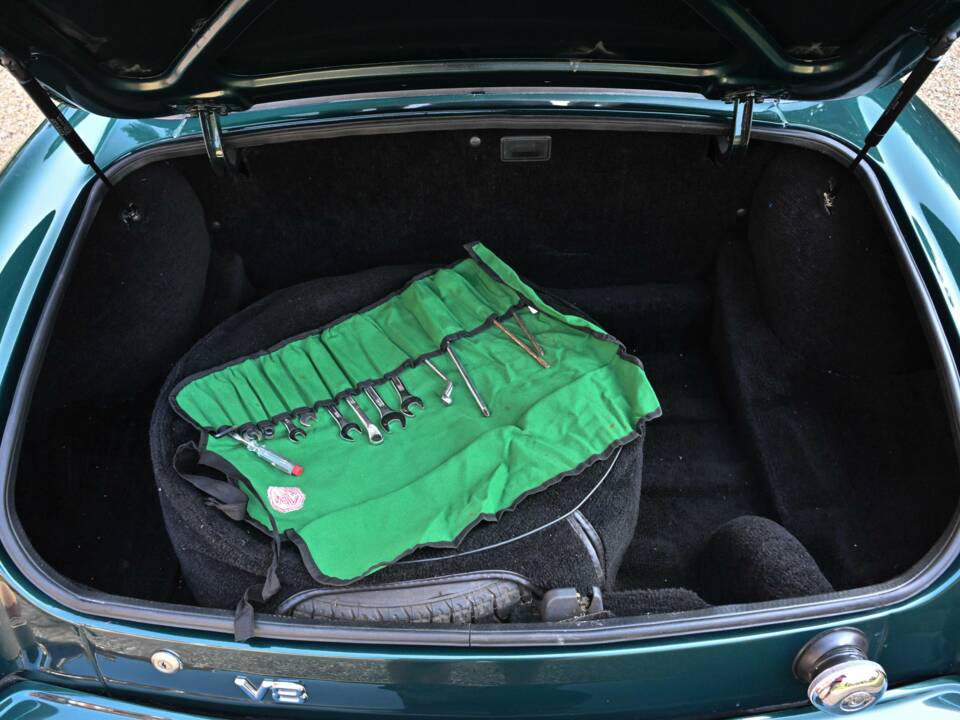 Bild 42/50 von MG RV8 (1995)