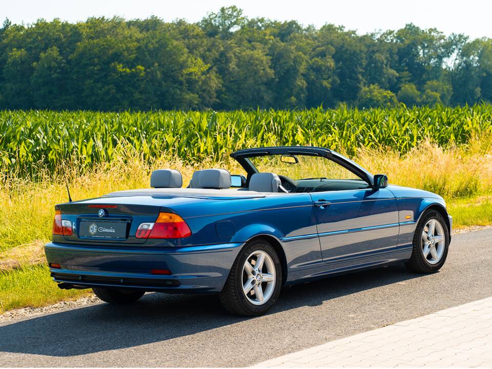 Image 7/31 of BMW 325Ci (2001)