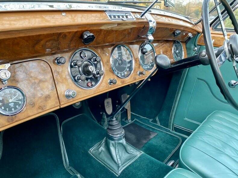 Image 18/50 of Lagonda V12 DHC (1939)