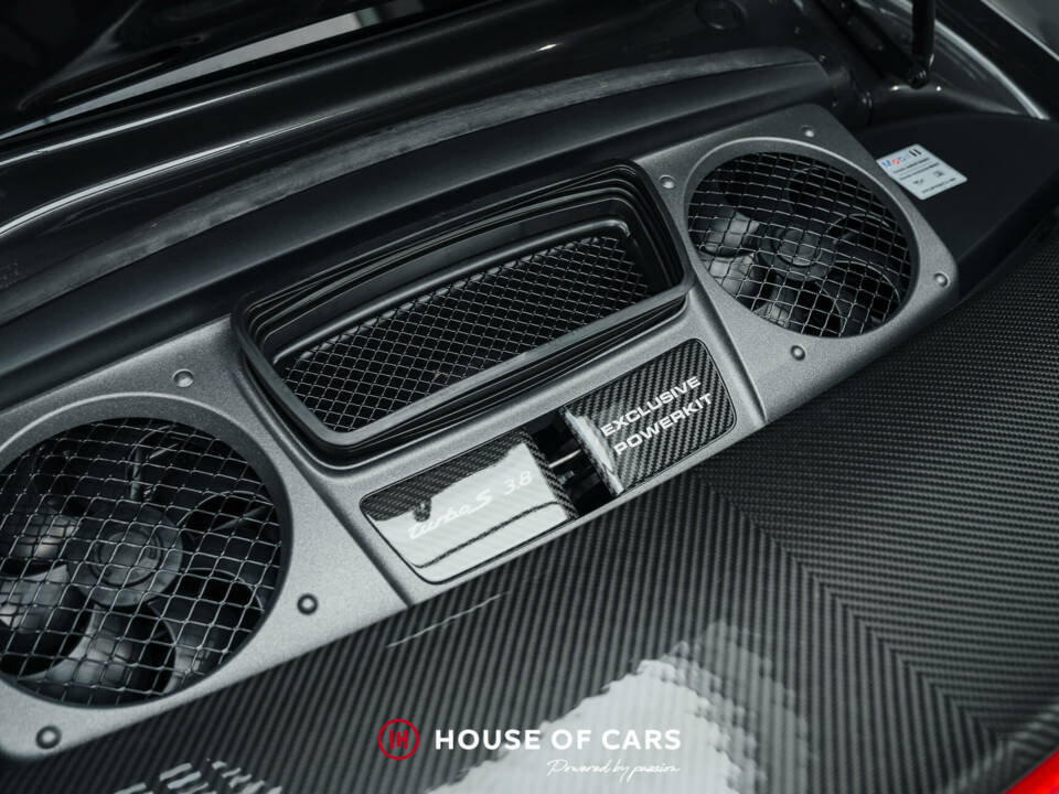 Image 16/25 of Porsche 911 Turbo S Exclusive (2018)