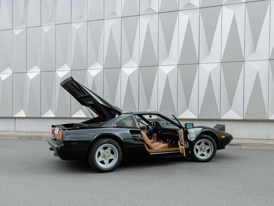 Bild 26/54 von Ferrari 308 GTSi Quattrovalvole (1985)