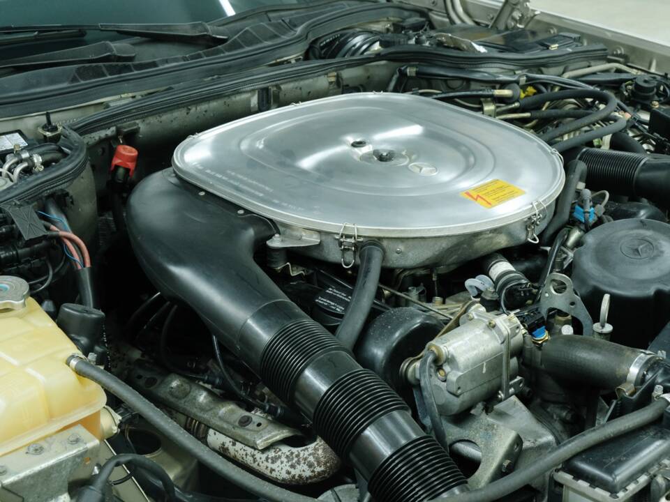 Image 21/50 of Mercedes-Benz 420 SEC (1989)