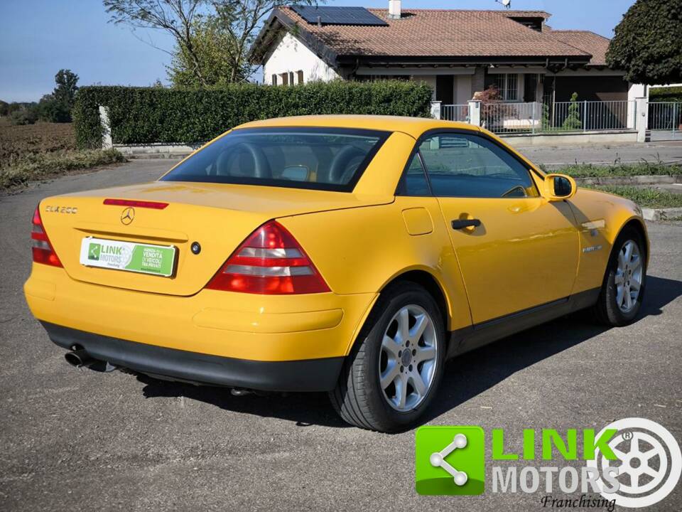 Afbeelding 2/10 van Mercedes-Benz SLK 200 Kompressor (1997)