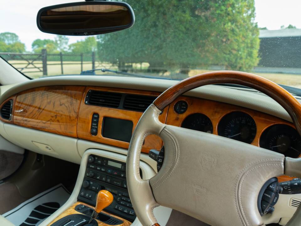 Imagen 30/50 de Jaguar XKR (2000)