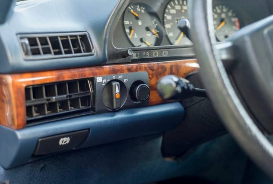 Image 44/100 of Mercedes-Benz 500 SEL (1983)