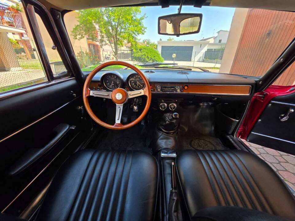 Image 5/45 of Alfa Romeo Giulia GT 1300 Junior (1973)