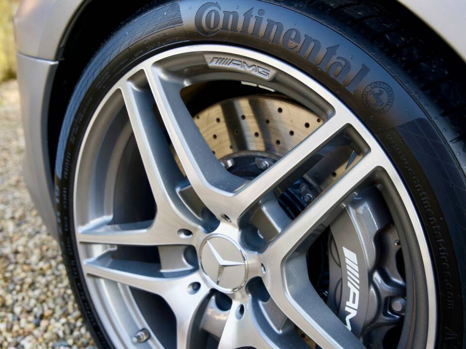 Image 14/50 de Mercedes-Benz SLS AMG (2011)