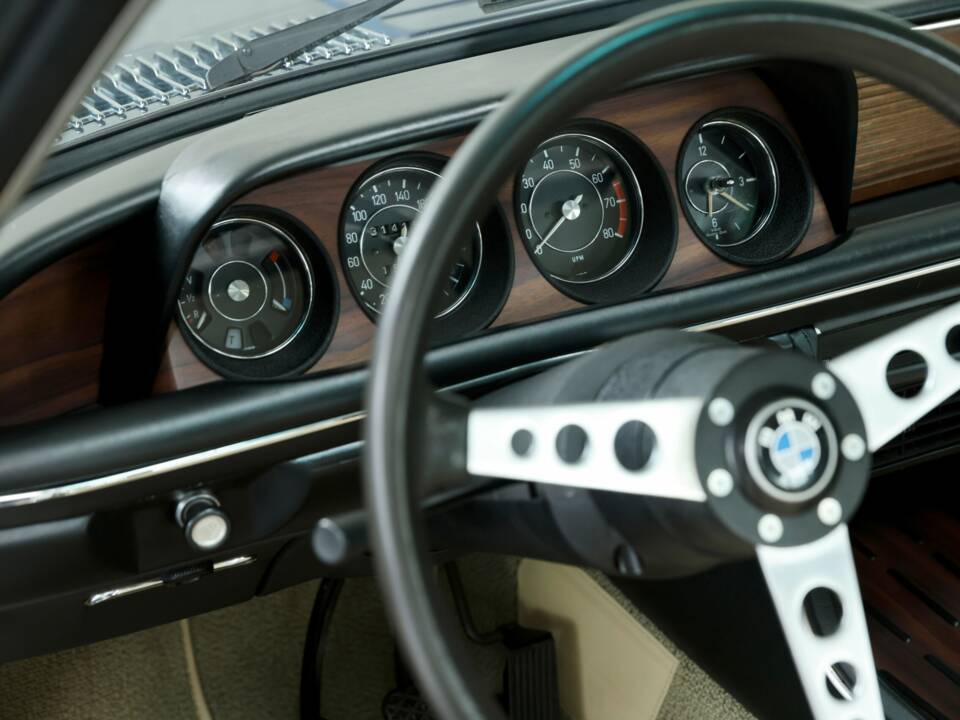 Bild 29/50 von BMW 3.0 CSi (1975)